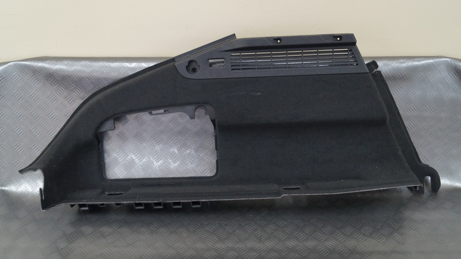 Boczek bagażnika lewy 4G8863887C AUDI A7