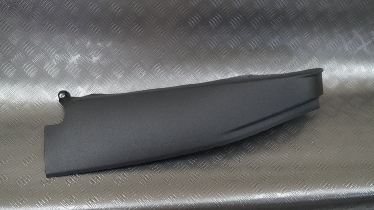Osłona słupka tył lewa 5C6867765 VW JETTA VI 5C6