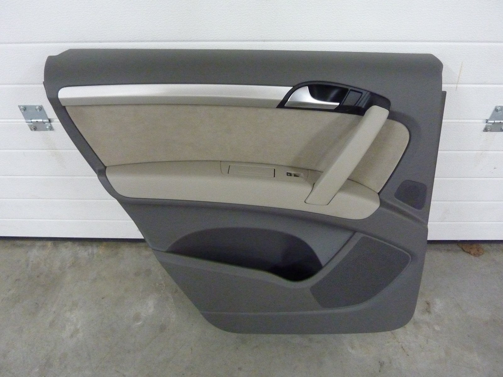 Boczek drzwi tył lewy beżowy ALCANTARA AUDI Q7 4L