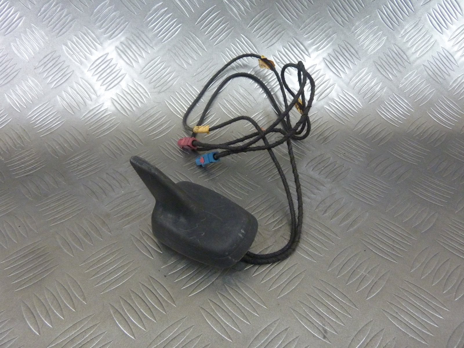 Antena dachowa GPS 4L0035503B AUDI Q7 4L0