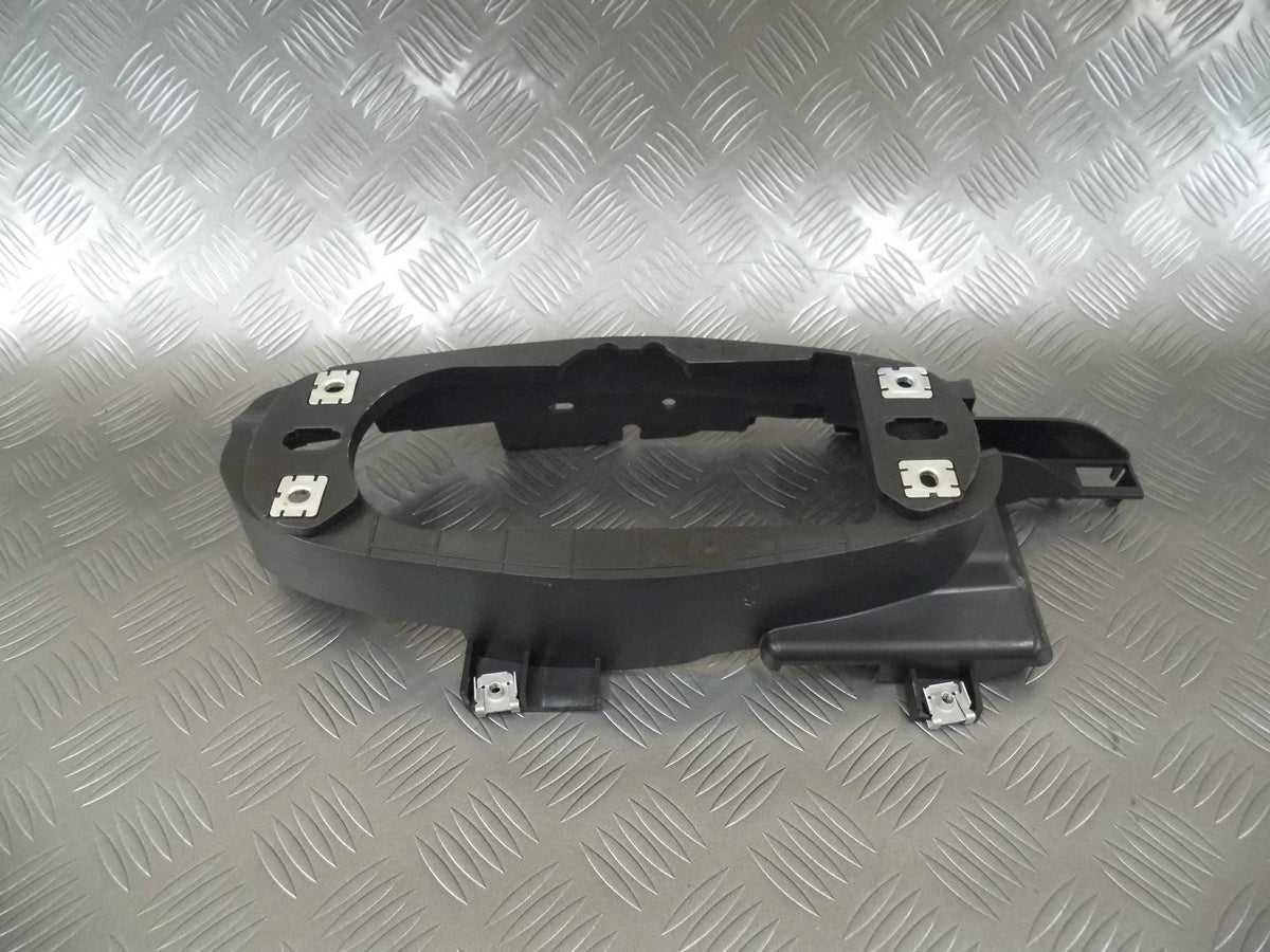 Mocowanie tunelu 8W0863531 AUDI A4 B9 8W0