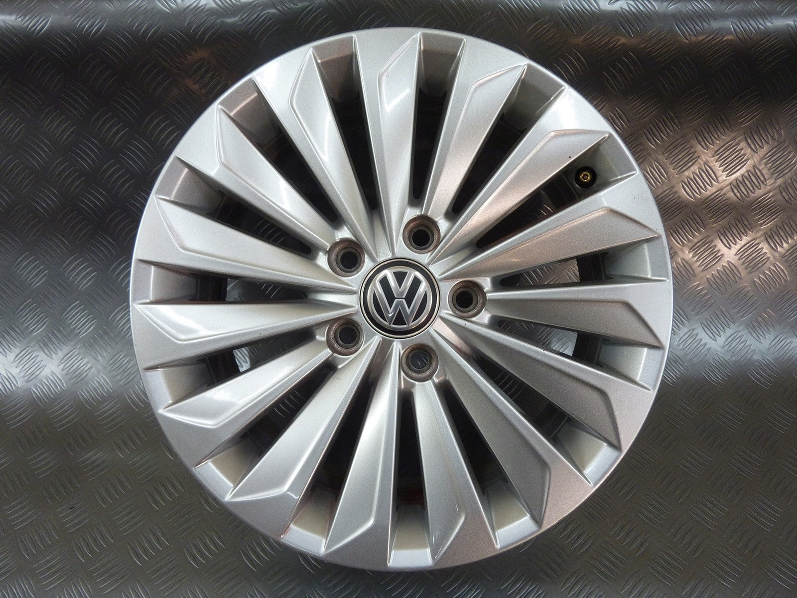 Felga aluminiowa 16' 19D601025A VW GOLF VII